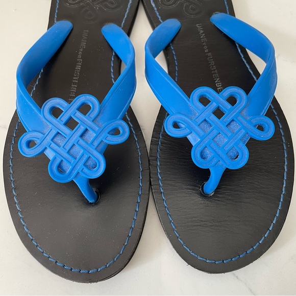 Authentic Diane von Furstenberg Lush Love Knot Flip-Flop Sandals - Picture 6 of 8